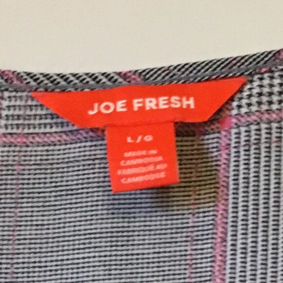 Plaid & Puppytooth Ruffled Sleeveless Blouse - Picture 9 of 14